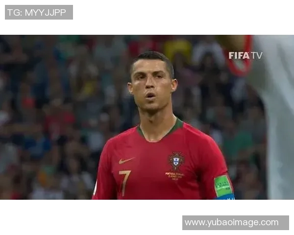 足球明星展现坚毅眼神的瞬间捕捉与背后故事解析