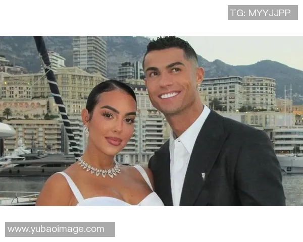 足球明星的妻子与球队同名引发热议背后的故事揭秘